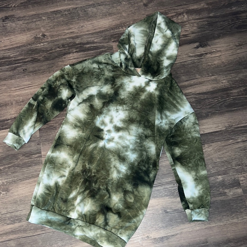 Green tye dye look hoodie ! Kids / size 8/ like new condition